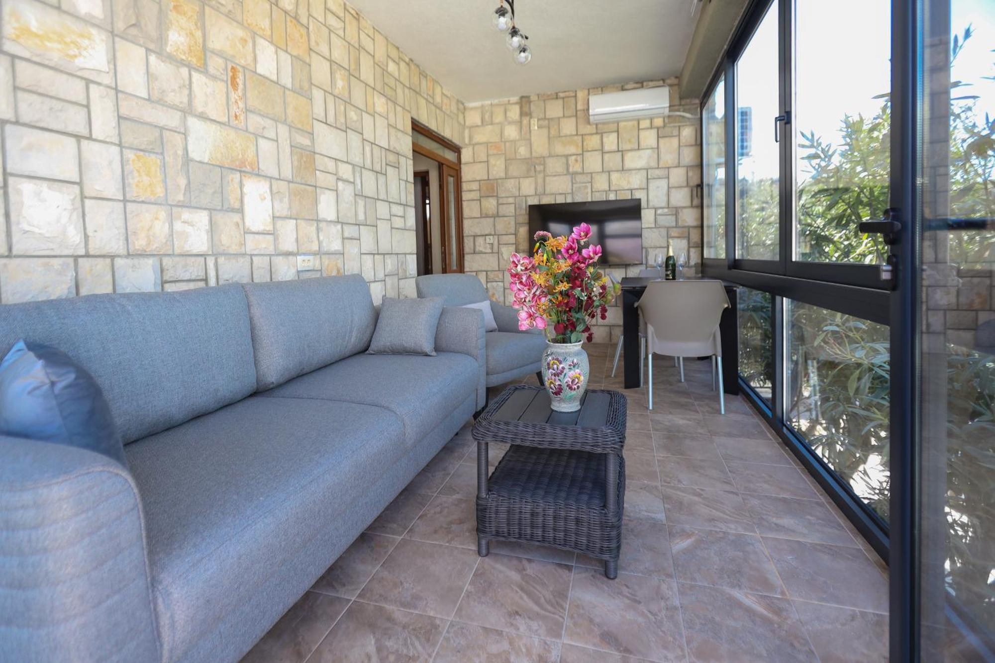 Apartments Oliva Utjeha Εξωτερικό φωτογραφία