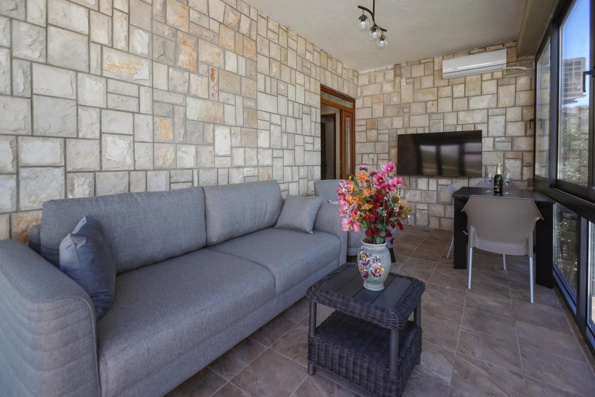 Apartments Oliva Utjeha Εξωτερικό φωτογραφία